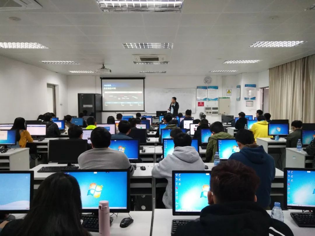 易霖博紅客學(xué)院走進(jìn)深圳信息職業(yè)技術(shù)學(xué)院 攜手共筑網(wǎng)絡(luò)技術(shù)服務(wù)新篇章